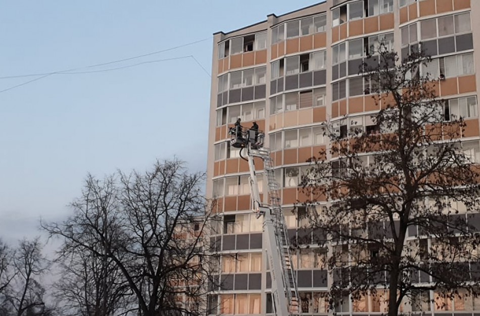Gelbėjimo tarnybos skubėjo į Panerių gatvę: pranešta apie nusižudyti ketinantį asmenį