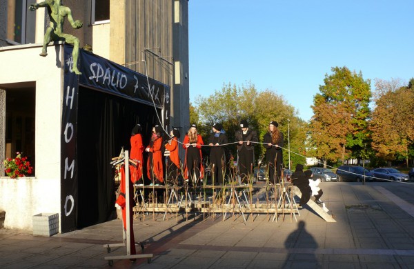 Šiuolaikinio meno forumo kūrėjai pakvietė į kelionę laiku