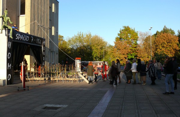 Šiuolaikinio meno forumo kūrėjai pakvietė į kelionę laiku