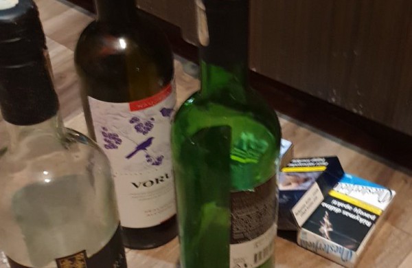 Įžūliai parduotuvę Kėdainių r. apšvarinę vyrai sulaikyti Jonavoje: vienas slėpėsi po lova 