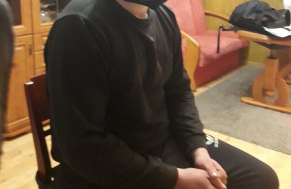 Įžūliai parduotuvę Kėdainių r. apšvarinę vyrai sulaikyti Jonavoje: vienas slėpėsi po lova 