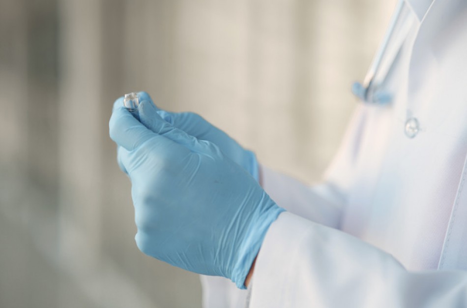 Naktinė asmens apsaugų priemonių siunta jau dalinama Lietuvos medikams