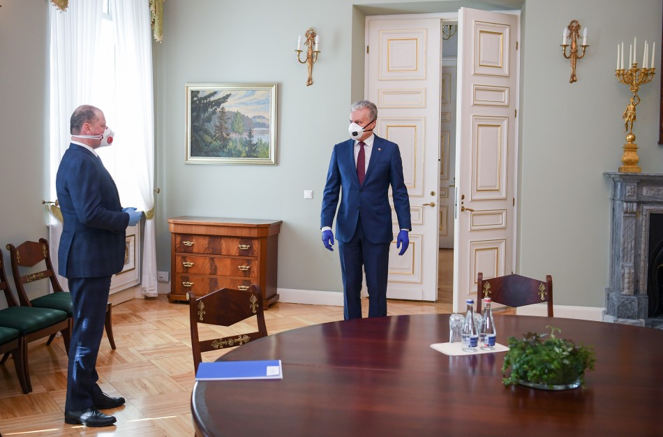 Prezidentas su Ministru Pirmininku aptarė karantino švelninimo scenarijus
