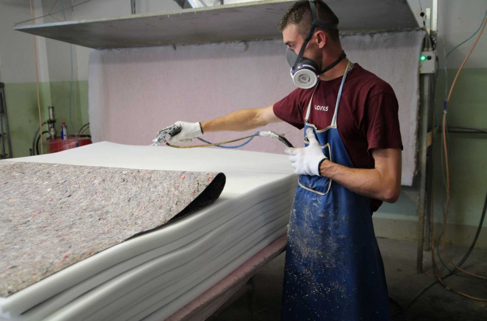 Čiužinių ir lovų gamintoja įmonė „Lonas“ į gamybos modernizavimą investuoja 250 tūkst. eurų