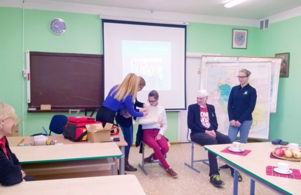 Vokietijos Maltos ordino pagalbos tarnybos atstovai lankėsi Neries pagrindinėje mokykloje