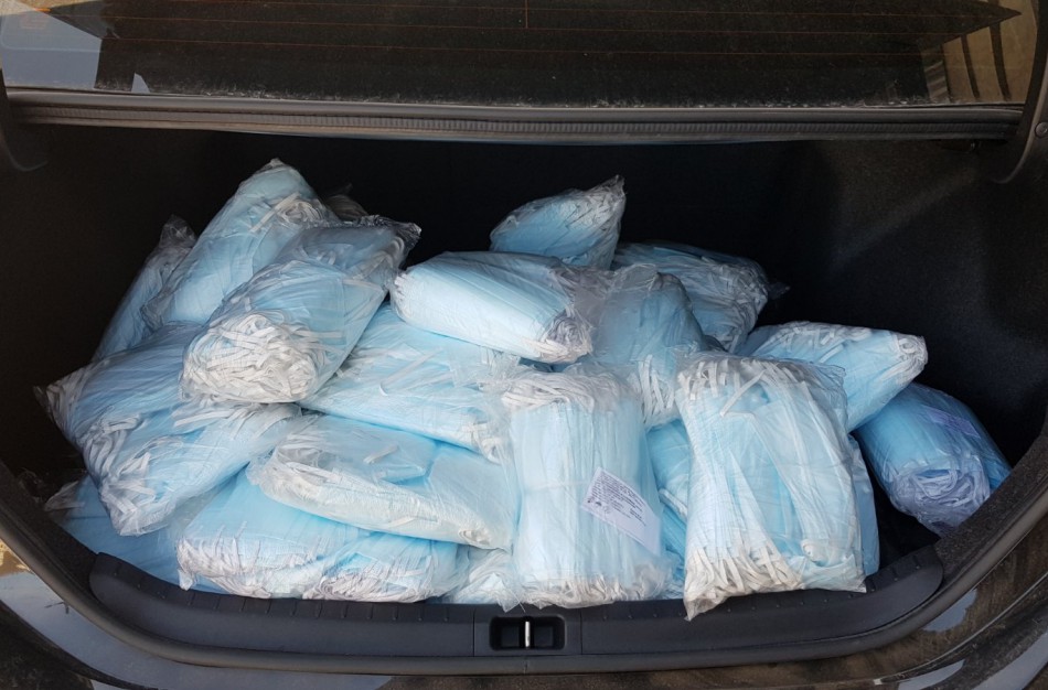 Iš kur vyras, pardavinėjęs tūkstančius medicininių kaukių jas gavo, pareigūnai aiškinasi