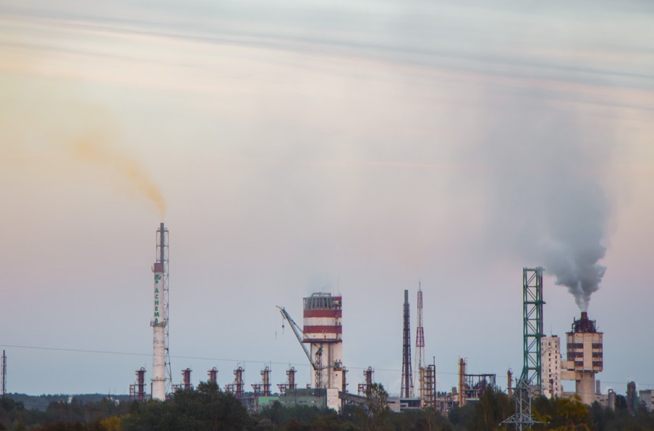 Virš “Achemos” pirmadienio vakarą pakibo oranžinė uodega