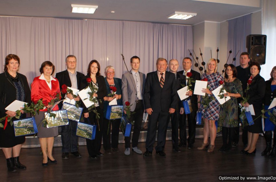 Ilgiausiai Jonavos rajono savivaldoje dirbantys specialistai – nuo 10 iki 35 metų