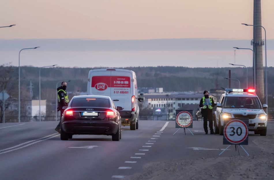 Jonavos pareigūnai perspėja! Nepaisantys judėjimo ribojimų ir KET – sulauks baudų  