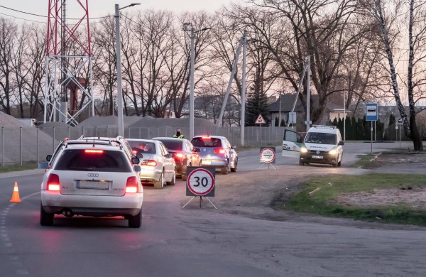 Jonavos pareigūnai perspėja! Nepaisantys judėjimo ribojimų ir KET – sulauks baudų  
