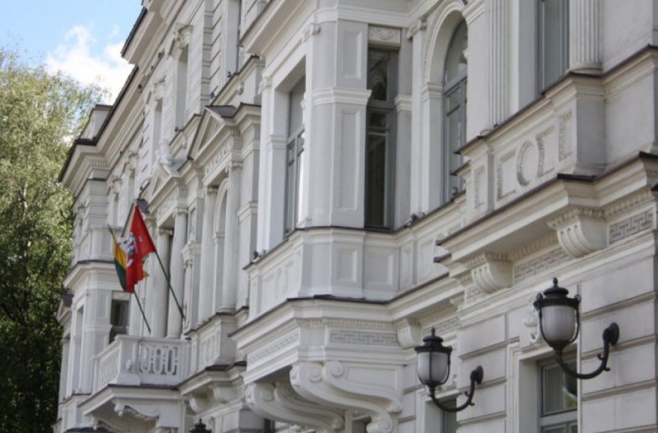 Lietuvos vyriausiasis administracinis teismas skelbia: informaciniai lapeliai cigarečių pakeliuose apie pavadinimo pasikeitimą – reklama