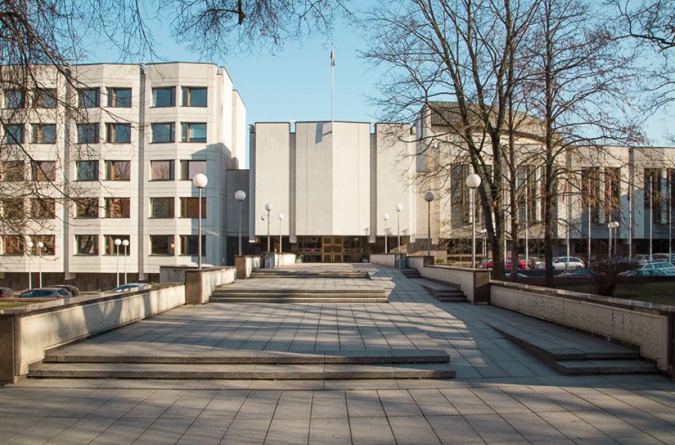 Leista dirbti daliai parduotuvių ir paslaugų įmonių