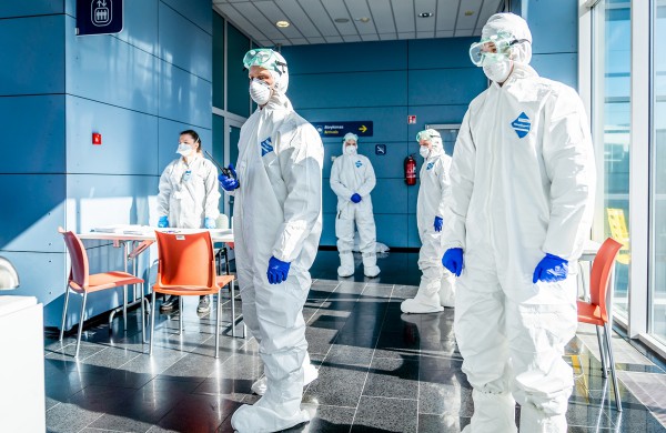 Akistata su Covid-19: į Lietuvos oro uostus greitoji skubėjo daugiau kaip septyniasdešimt kartų