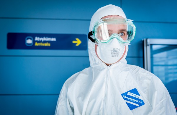 Akistata su Covid-19: į Lietuvos oro uostus greitoji skubėjo daugiau kaip septyniasdešimt kartų