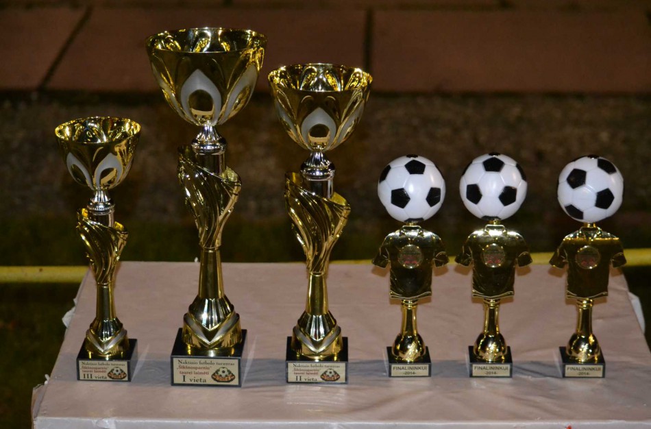 Naktinis futbolo turnyras „Šikšnosparnio“ taurei laimėti