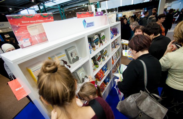 Nuotolinio mokymo pamokos: mokosi ir vaikai, ir mokytojai