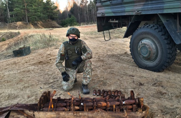 Kariuomenės išminuotojams savaitgalis buvo intensyvus: tarp nukenksmintų sprogmenų ir trys aviacinės bombos