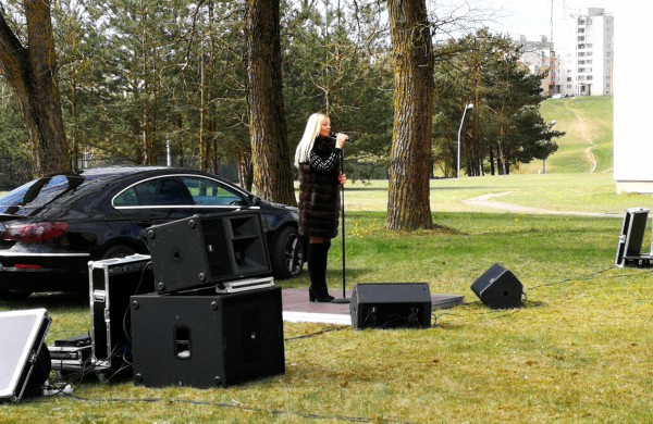 Staigmena medikams: tiesiai prieš gydymo įstaigų langus  -  Mia koncertas