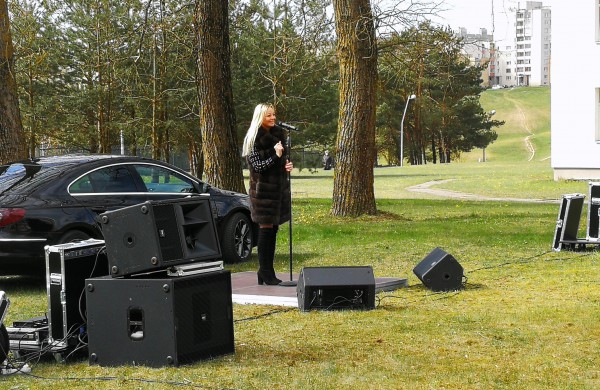 Staigmena medikams: tiesiai prieš gydymo įstaigų langus  -  Mia koncertas