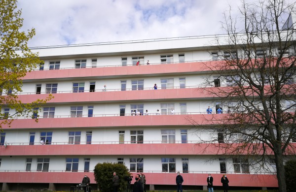 Staigmena medikams: tiesiai prieš gydymo įstaigų langus  -  Mia koncertas