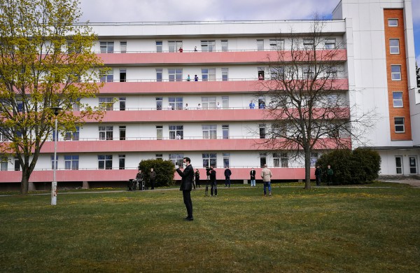 Staigmena medikams: tiesiai prieš gydymo įstaigų langus  -  Mia koncertas