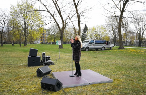 Staigmena medikams: tiesiai prieš gydymo įstaigų langus  -  Mia koncertas