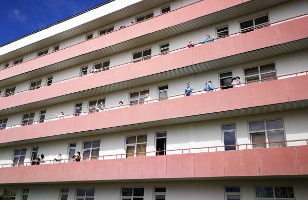 Staigmena medikams: tiesiai prieš gydymo įstaigų langus  -  Mia koncertas