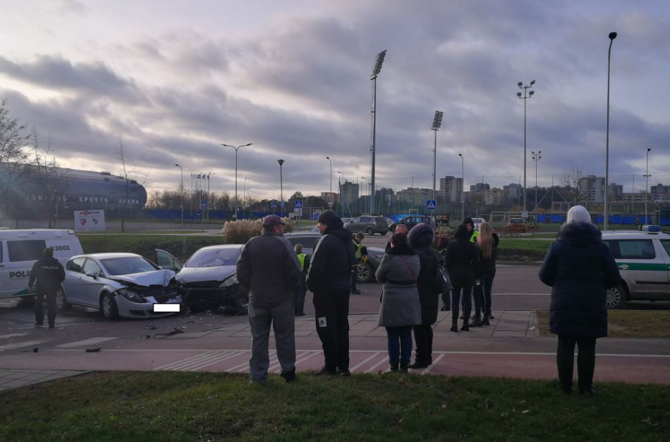 Ar atsisakyta minties įrengti papildomus ženklus išvažiuojant į Žeimių gatvę?