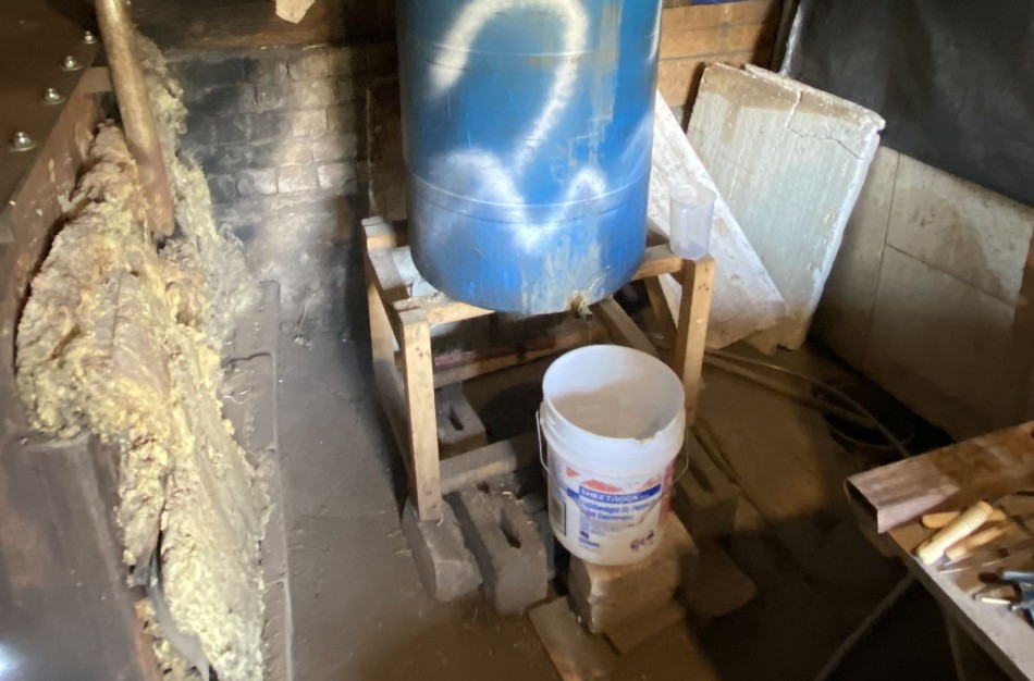  Automobilyje rasta naminė degtinė atvedė iki pat savadarbio alkoholio gaminimo aparato