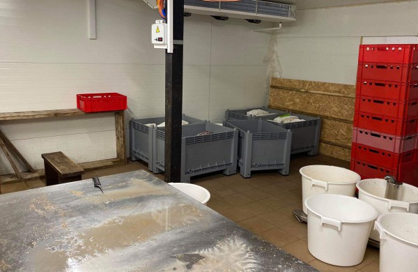  Automobilyje rasta naminė degtinė atvedė iki pat savadarbio alkoholio gaminimo aparato