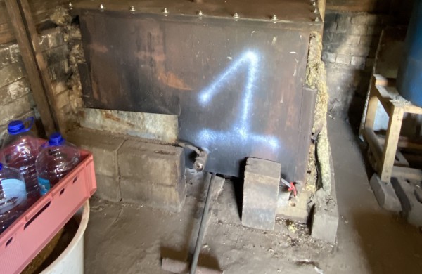  Automobilyje rasta naminė degtinė atvedė iki pat savadarbio alkoholio gaminimo aparato