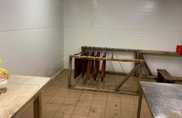  Automobilyje rasta naminė degtinė atvedė iki pat savadarbio alkoholio gaminimo aparato