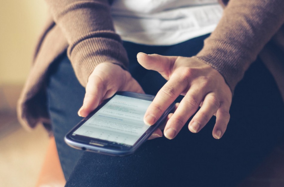 Ekspertai įspėja: daugėja melagingos informacijos apie koronavirusą socialiniuose tinkluose 