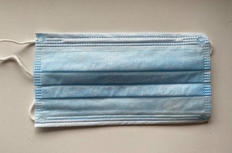 Skaitytojas Rimas: ,,Kuria puse dėvėti medicininę kaukę?"