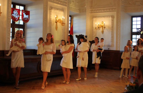 Jonavos mamų daina nuskambėjo Kauno rotušėje