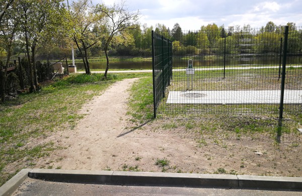 Skaitytoja: Darbus atliko pernai, o teritorija iki šiol išdarkyta