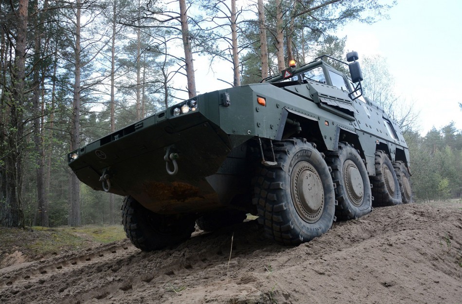 Pamažu prisijaukinami „Vilkai“: rengiami pėstininkų kovos mašinų įgulų vadai