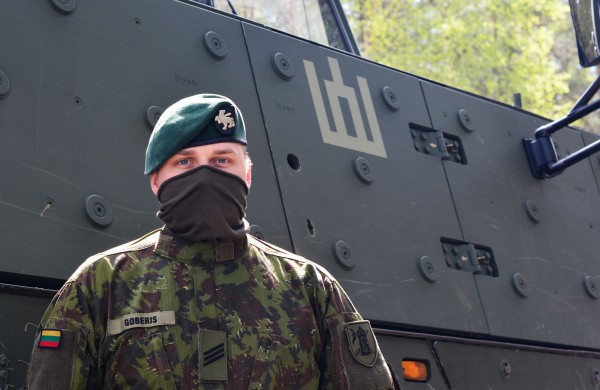 Pamažu prisijaukinami „Vilkai“: rengiami pėstininkų kovos mašinų įgulų vadai