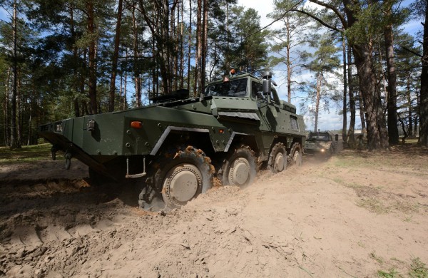 Pamažu prisijaukinami „Vilkai“: rengiami pėstininkų kovos mašinų įgulų vadai