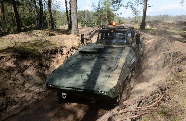 Pamažu prisijaukinami „Vilkai“: rengiami pėstininkų kovos mašinų įgulų vadai