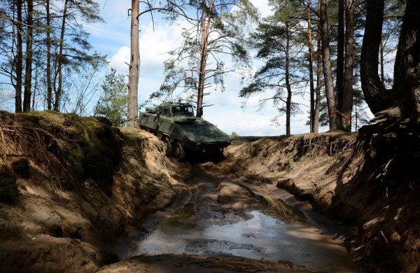 Pamažu prisijaukinami „Vilkai“: rengiami pėstininkų kovos mašinų įgulų vadai