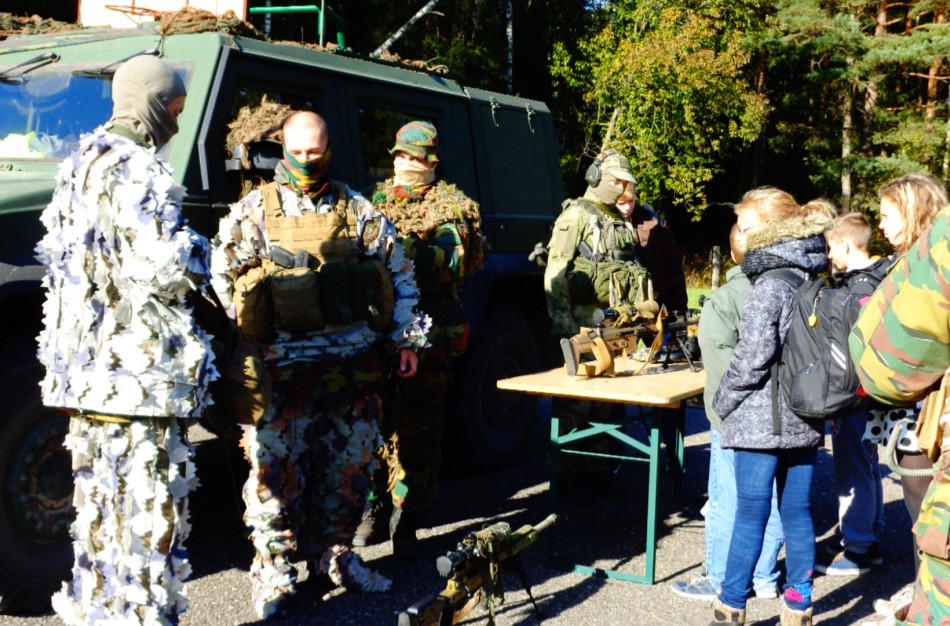 Belgijos ir Liuksemburgo karių Ruklos vaikai paprašė sudainuoti himną