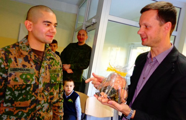 Belgijos ir Liuksemburgo karių Ruklos vaikai paprašė sudainuoti himną