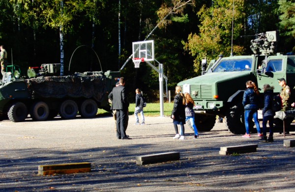 Belgijos ir Liuksemburgo karių Ruklos vaikai paprašė sudainuoti himną