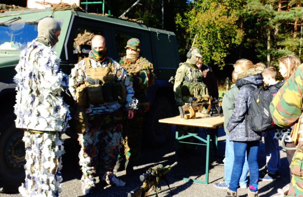 Belgijos ir Liuksemburgo karių Ruklos vaikai paprašė sudainuoti himną