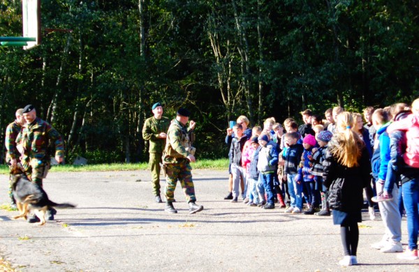Belgijos ir Liuksemburgo karių Ruklos vaikai paprašė sudainuoti himną