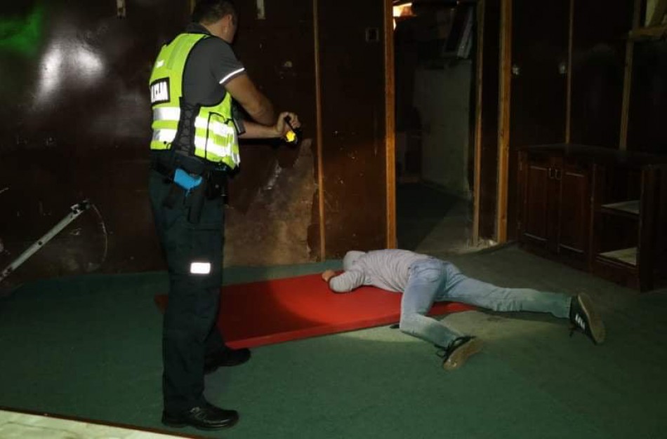 Ne vieną nusikalstamą veiką Jonavoje įvykdęs jaunuolis areštinėje