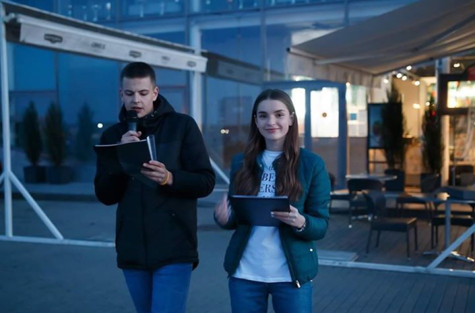 Žaismingai lyriškas Paskutinis skambutis kino formatu