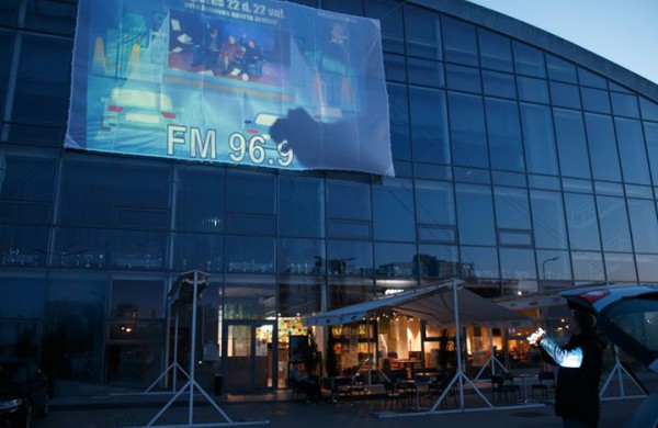 Žaismingai lyriškas Paskutinis skambutis kino formatu