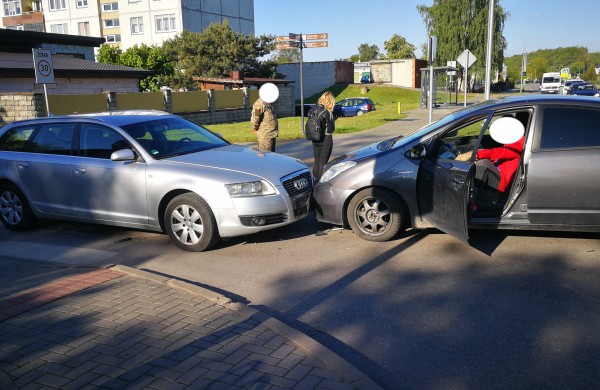 Vasario 16 - osios ir Sodų gatvių sankryžoje susidūrė trys automobiliai